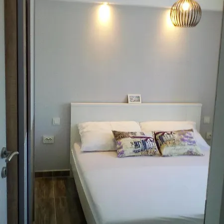 Apartament With A Parking Space Pirovac, Sibenik - 13977 *