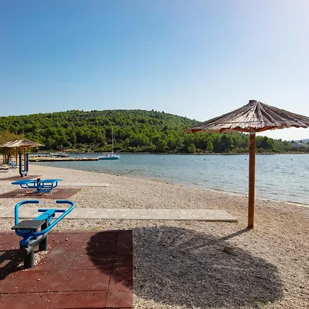 With A Parking Space Pirovac, Sibenik - 13977 公寓 *