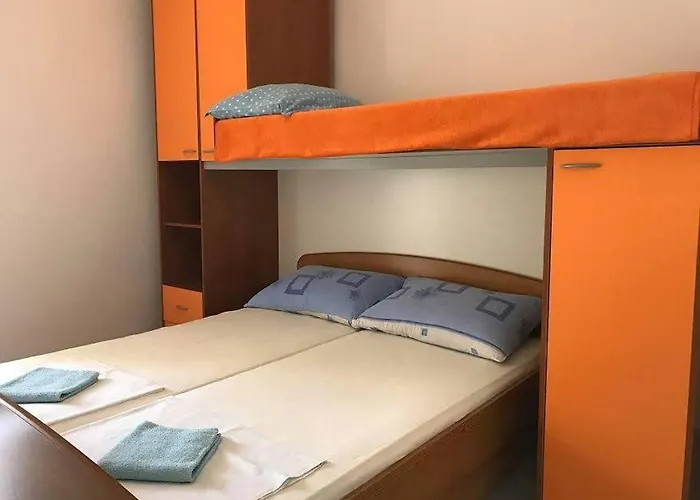 アパート With A Parking Space Pirovac, Sibenik - 13977 *