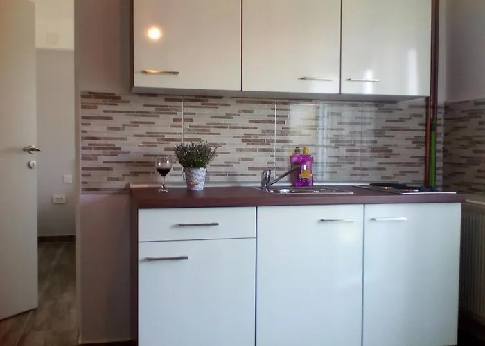 With A Parking Space Pirovac, Sibenik - 13977 ピロヴァッツ