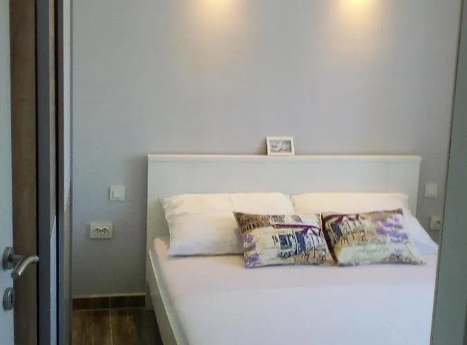 アパート With A Parking Space Pirovac, Sibenik - 13977 *