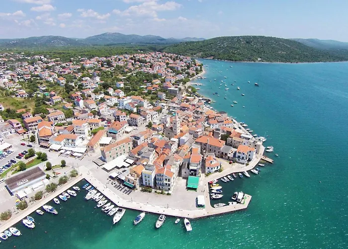 With A Parking Space Pirovac, Sibenik - 13977 * ピロヴァッツ